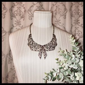 NECKLACE • COLLAR BOW